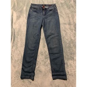 NEVER WORN EARL JEANS SIZE 8